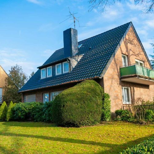 Beautiful Luxury Home Exterior. Modern house